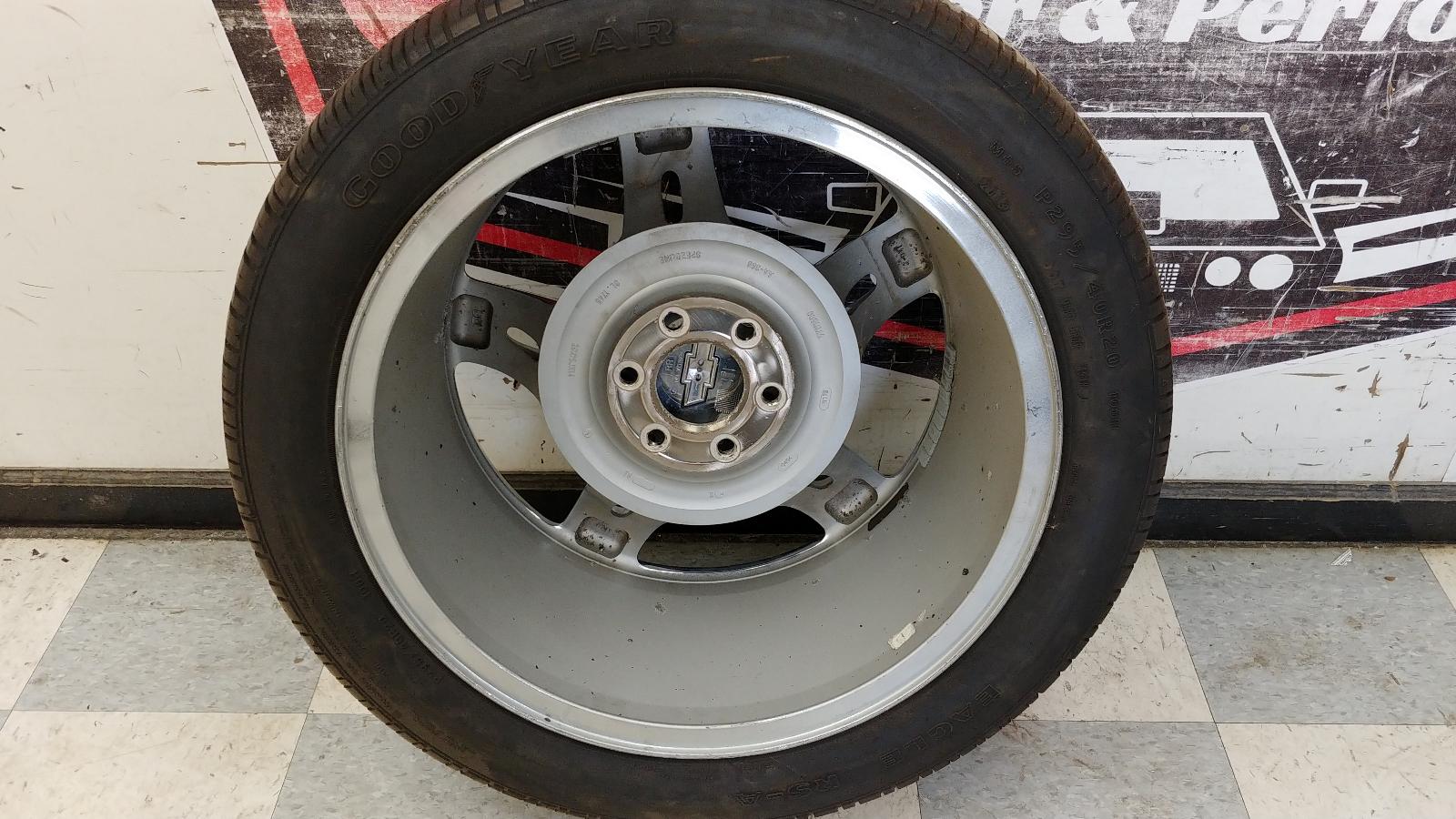 CURB RASH 2003-2006 Chevrolet SSR OEM Rear 20×10 6x127mm 5 Spoke Chrome Wheel 15117288 6 CURB RASH 2003-2006 Chevrolet SSR OEM Rear 20×10 6x127mm 5 Spoke Chrome Wheel 15117288 - Image 6