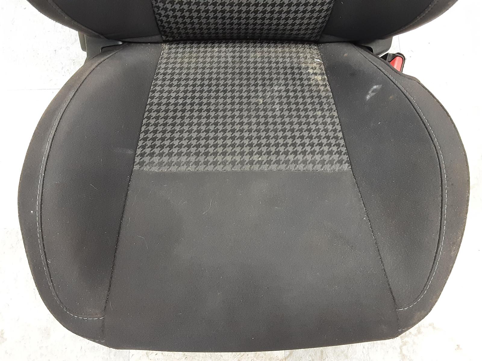 2015-2023 Dodge Challenger R/T 392 OEM Right Passenger Side Front Seat Cloth Angry Bee Logo 5 2015-2023 Dodge Challenger R/T 392 OEM Right Passenger Side Front Seat Cloth Angry Bee Logo - Image 5