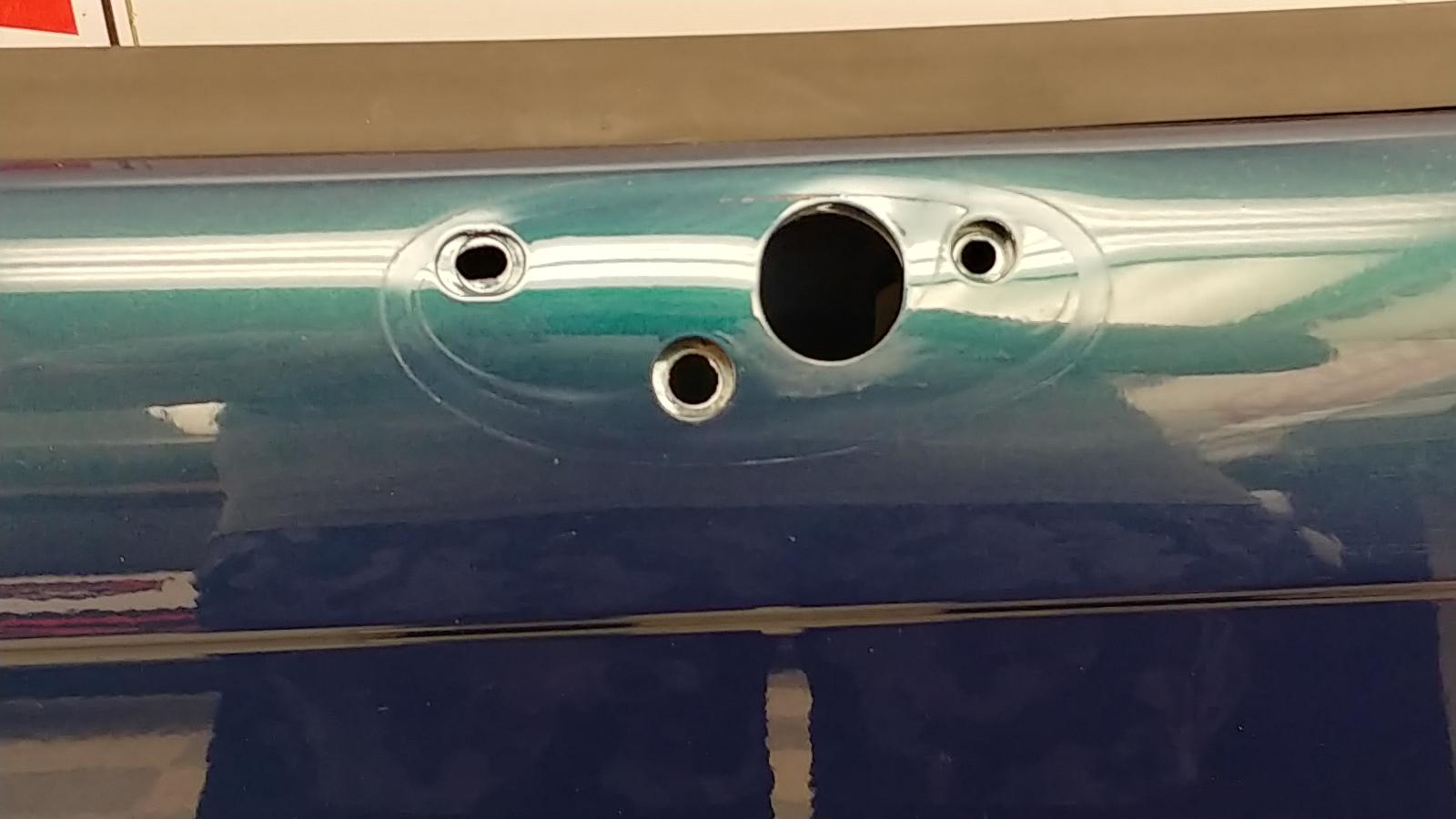 CHIPPED 2003-2006 Chevrolet SSR OEM Right Passenger Side Door Shell Aqua Blur (SHELL ONLY) 15214290 5 CHIPPED 2003-2006 Chevrolet SSR OEM Right Passenger Side Door Shell Aqua Blur (SHELL ONLY) 15214290 - Image 5