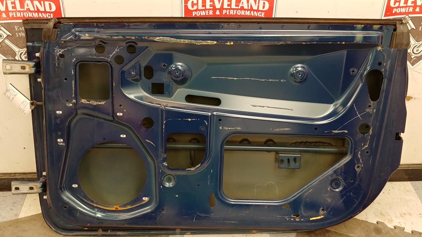 CHIPPED 2003-2006 Chevrolet SSR OEM Right Passenger Side Door Shell Aqua Blur (SHELL ONLY) 15214290 9 CHIPPED 2003-2006 Chevrolet SSR OEM Right Passenger Side Door Shell Aqua Blur (SHELL ONLY) 15214290 - Image 9