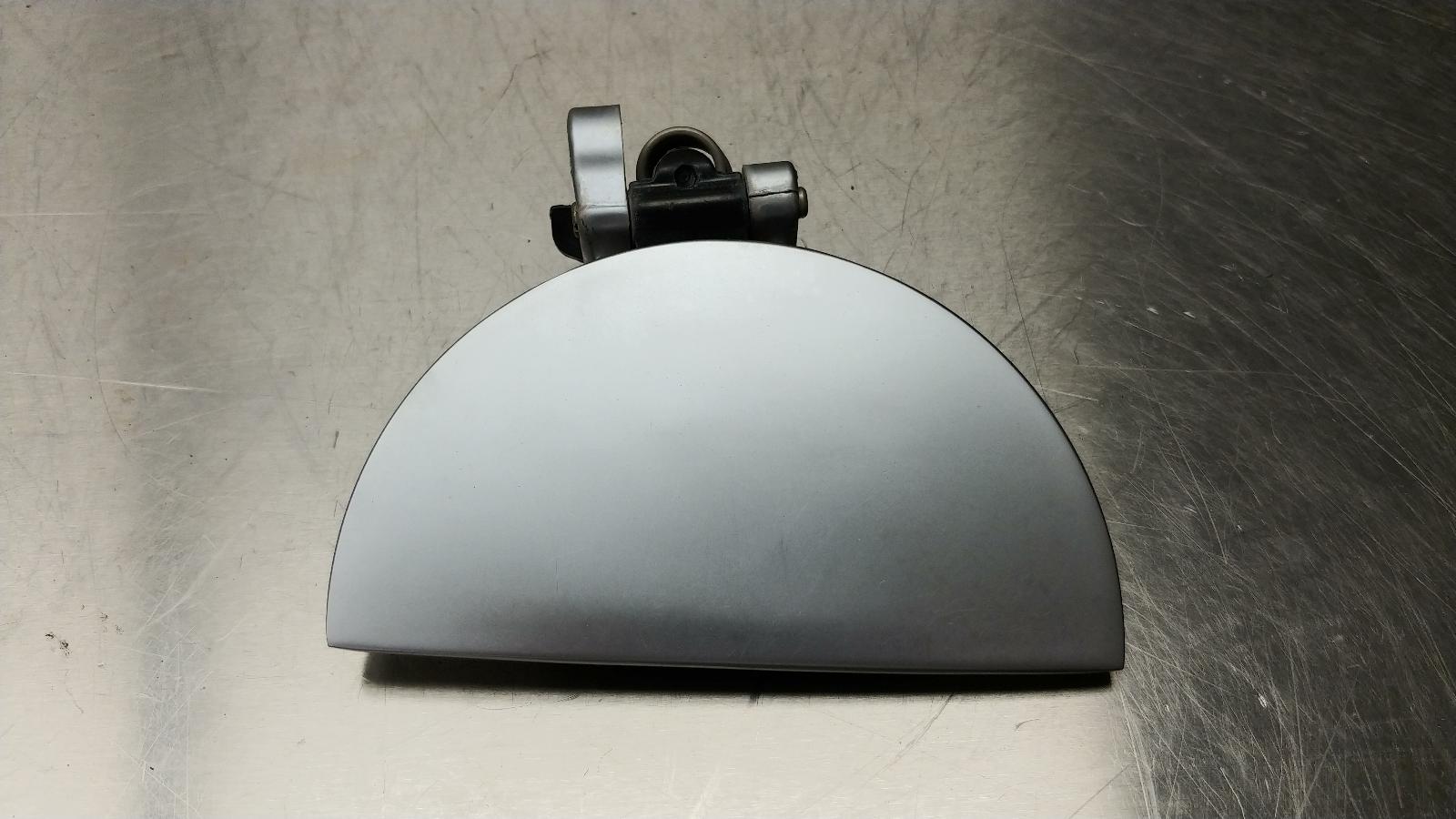 2003-2006 Chevrolet SSR OEM Right Passenger Exterior Door Handle Silver 21993286 2 2003-2006 Chevrolet SSR OEM Right Passenger Exterior Door Handle Silver 21993286 - Image 2