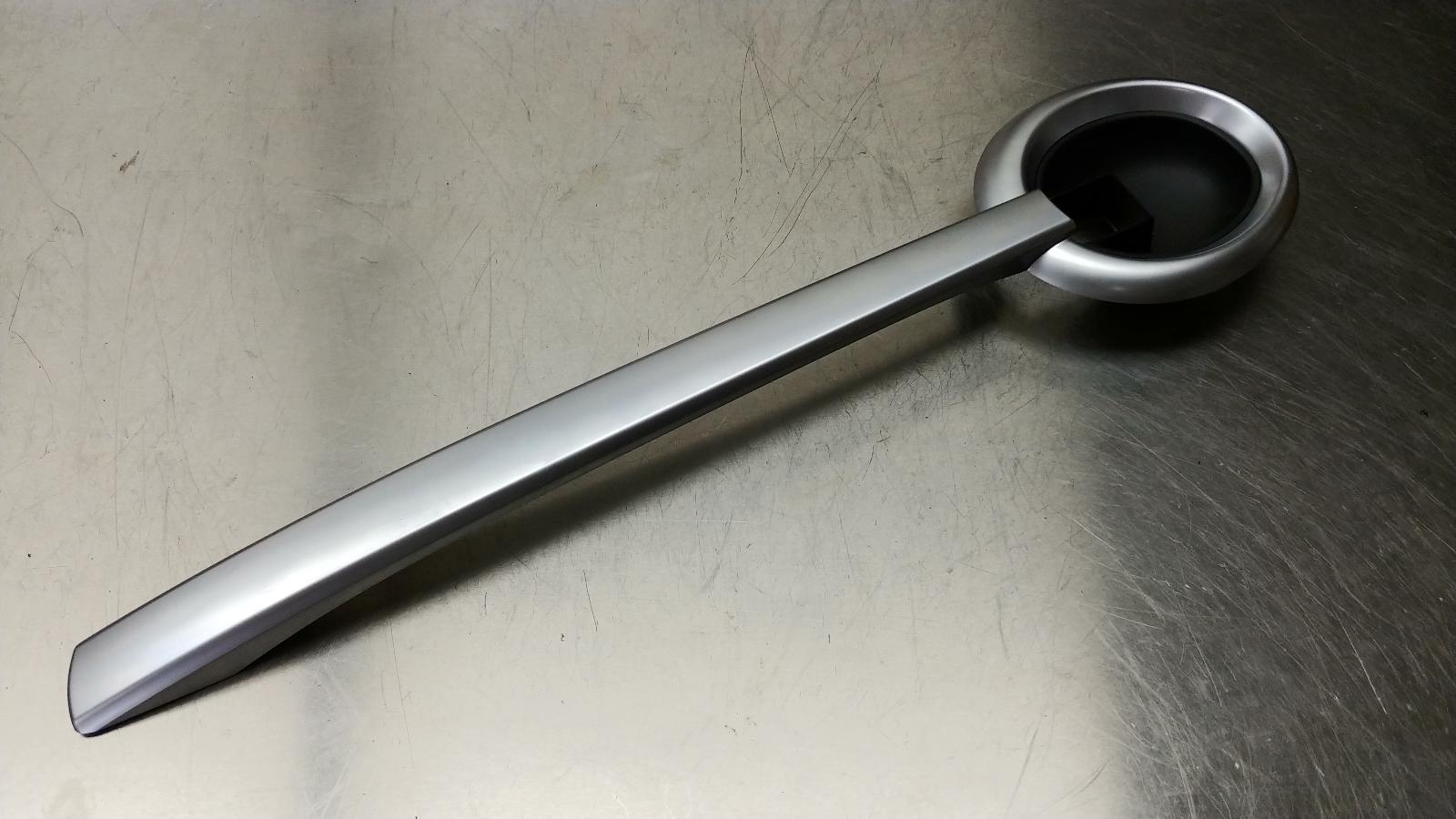 BROKE PLASTIC 2003-2006 Chevrolet SSR OEM Right Passenger Side Interior Door Handle 15103004 6 BROKE PLASTIC 2003-2006 Chevrolet SSR OEM Right Passenger Side Interior Door Handle 15103004 - Image 6