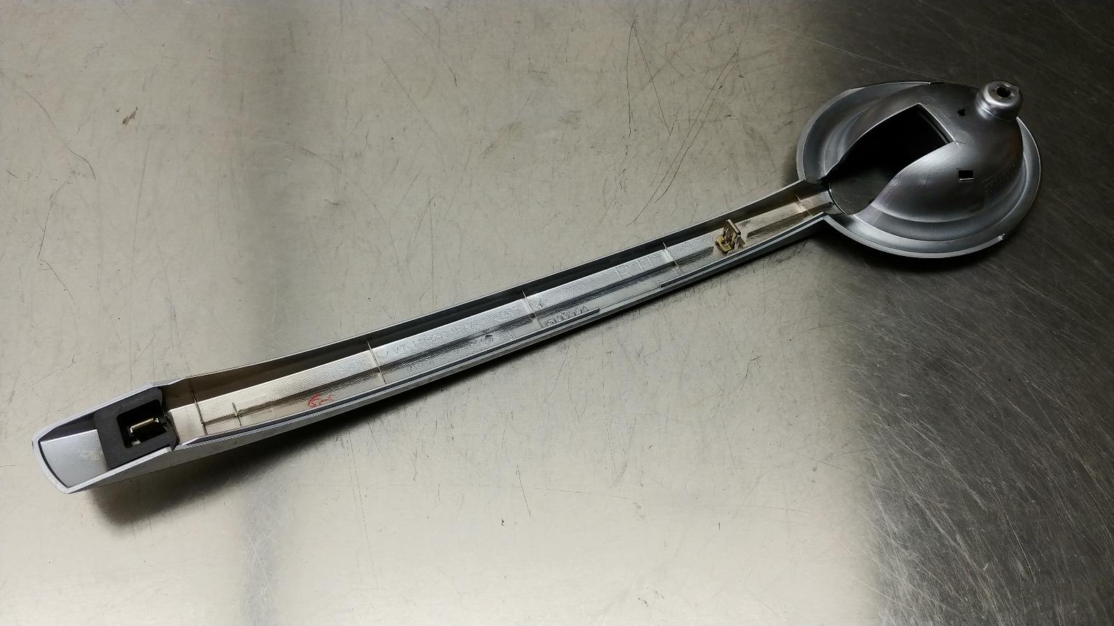 BROKE PLASTIC 2003-2006 Chevrolet SSR OEM Right Passenger Side Interior Door Handle 15103004 9 BROKE PLASTIC 2003-2006 Chevrolet SSR OEM Right Passenger Side Interior Door Handle 15103004 - Image 9