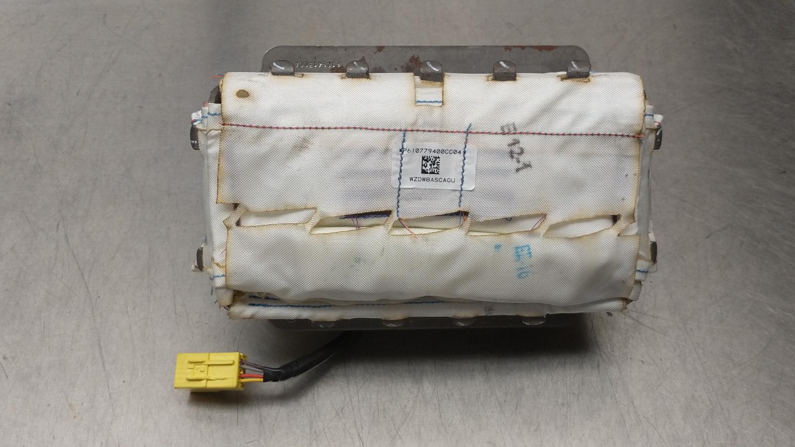 2010-2015 Chevrolet Camaro SS OEM Right Passenger Dashboard Air Bag 92234409 2 2010-2015 Chevrolet Camaro SS OEM Right Passenger Dashboard Air Bag 92234409 - Image 2